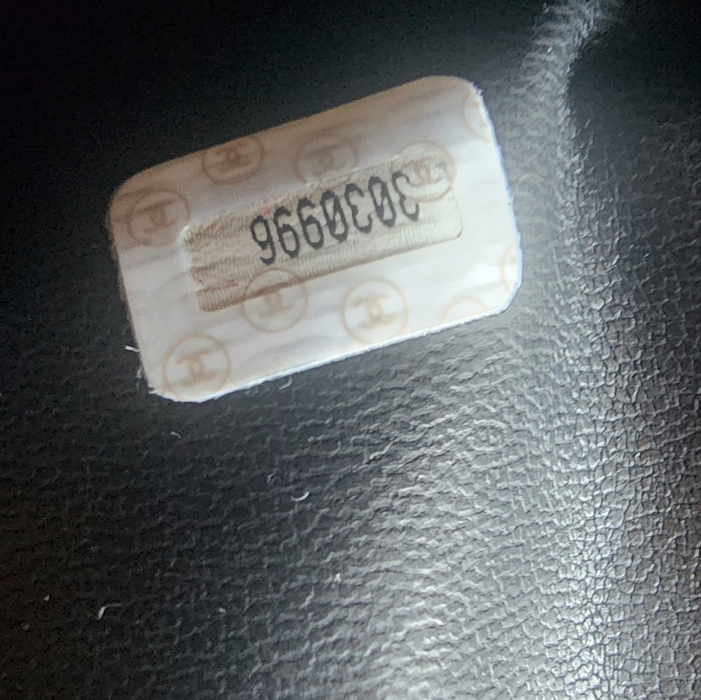 CHANEL Black and Gold Shoulder Bag - Picture 14 of 15